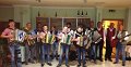 11 Ein Gruppenfoto von den mitwirkenden Musikern